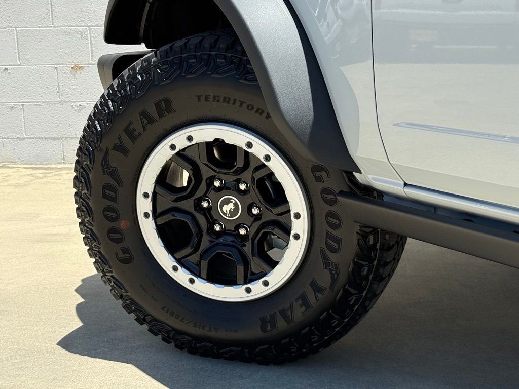 New 2026 Avalanche Gray Ford Badlands® image 17