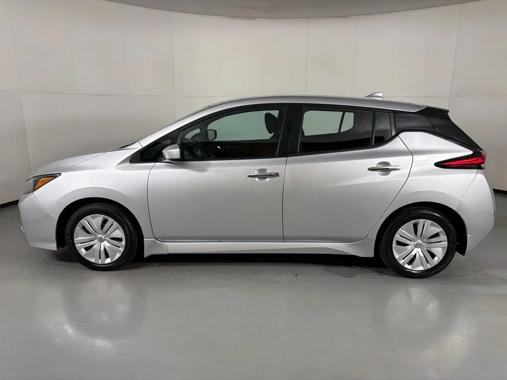 Used 2025 Silver Nissan S image 6
