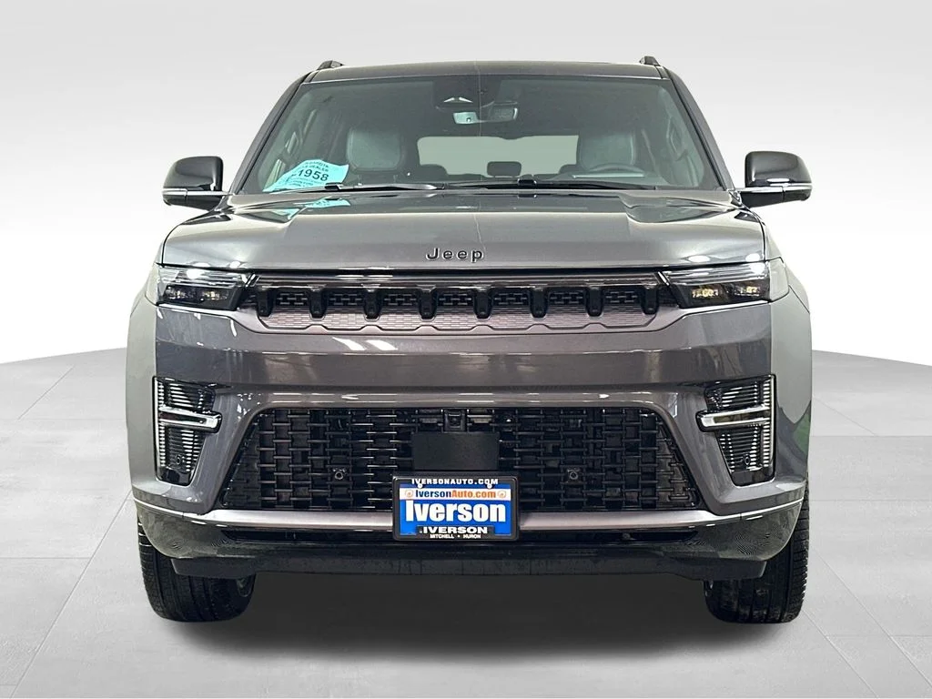 New 2026 Baltic-Gray Metallic Clear-Coat Exterior Paint Jeep Limited Reserve image 2
