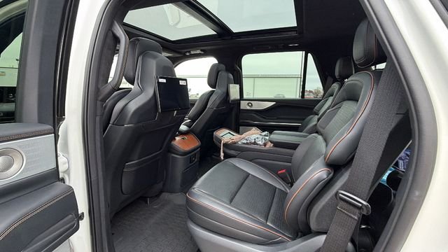 Used 2025 White Lincoln Black Label image 22
