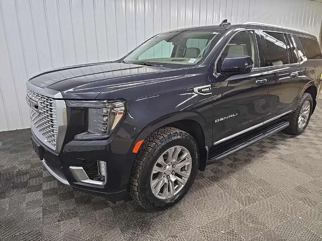 Used 2023 Titanium GMC Denali image 8