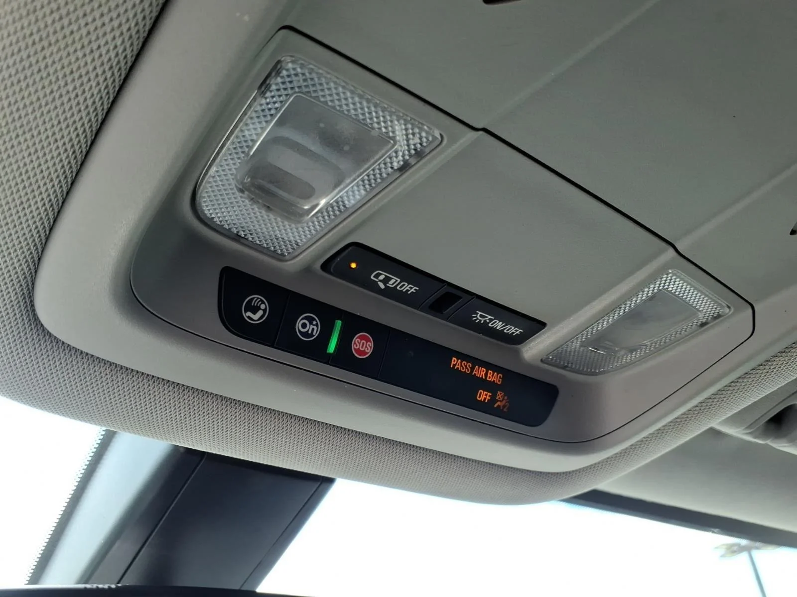 Used 2021 WHITE GMC SLE image 8