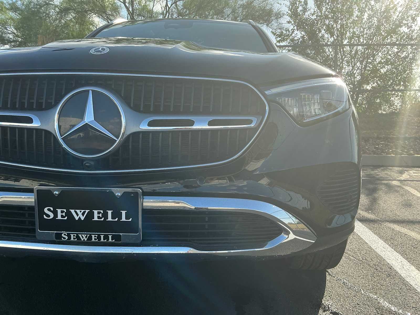 Certified Used 2025 Black Mercedes-Benz GLC 300 image 4