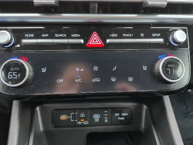 Used 2025 White Hyundai SEL Convenience image 20