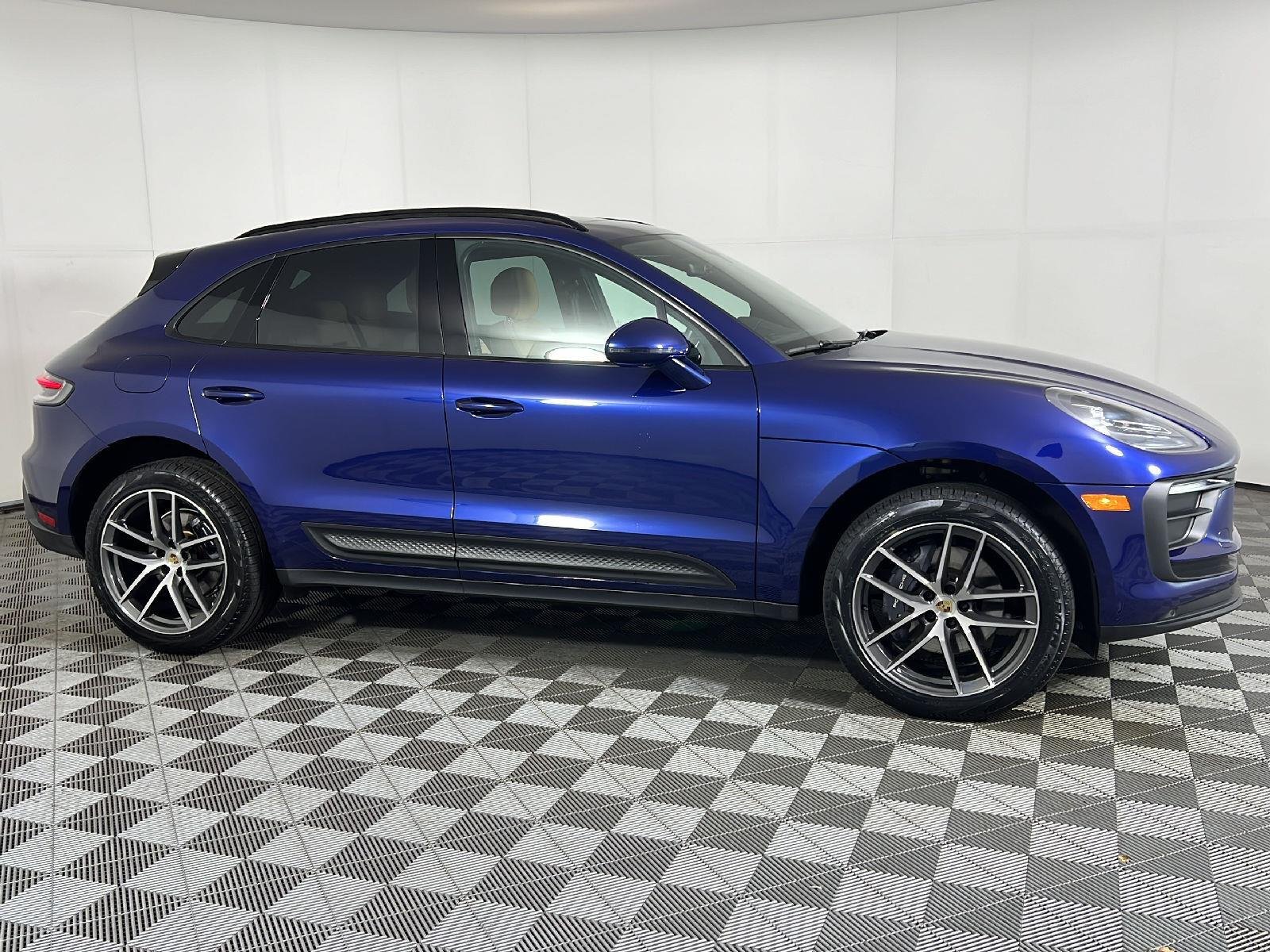 Used 2024 Gentian Blue Metallic Porsche  image 3