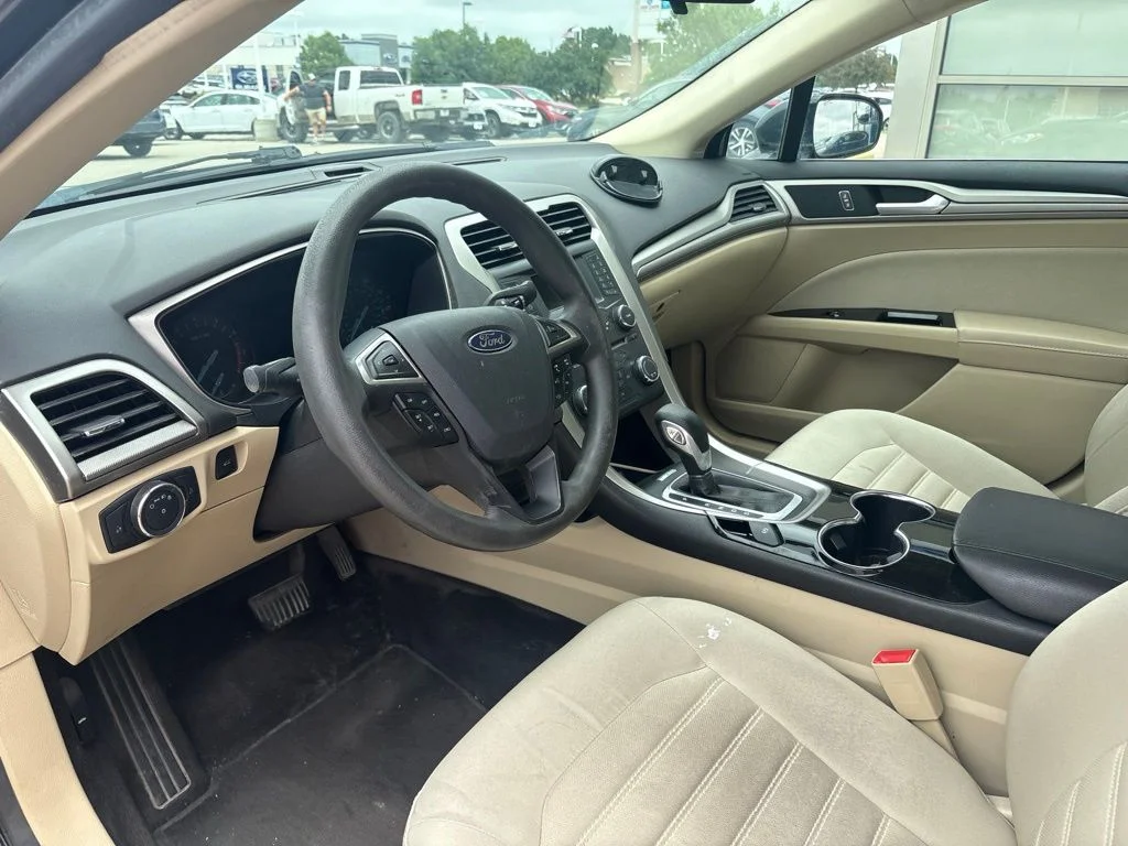 Used 2014 Tuxedo Black Metallic Ford SE image 10