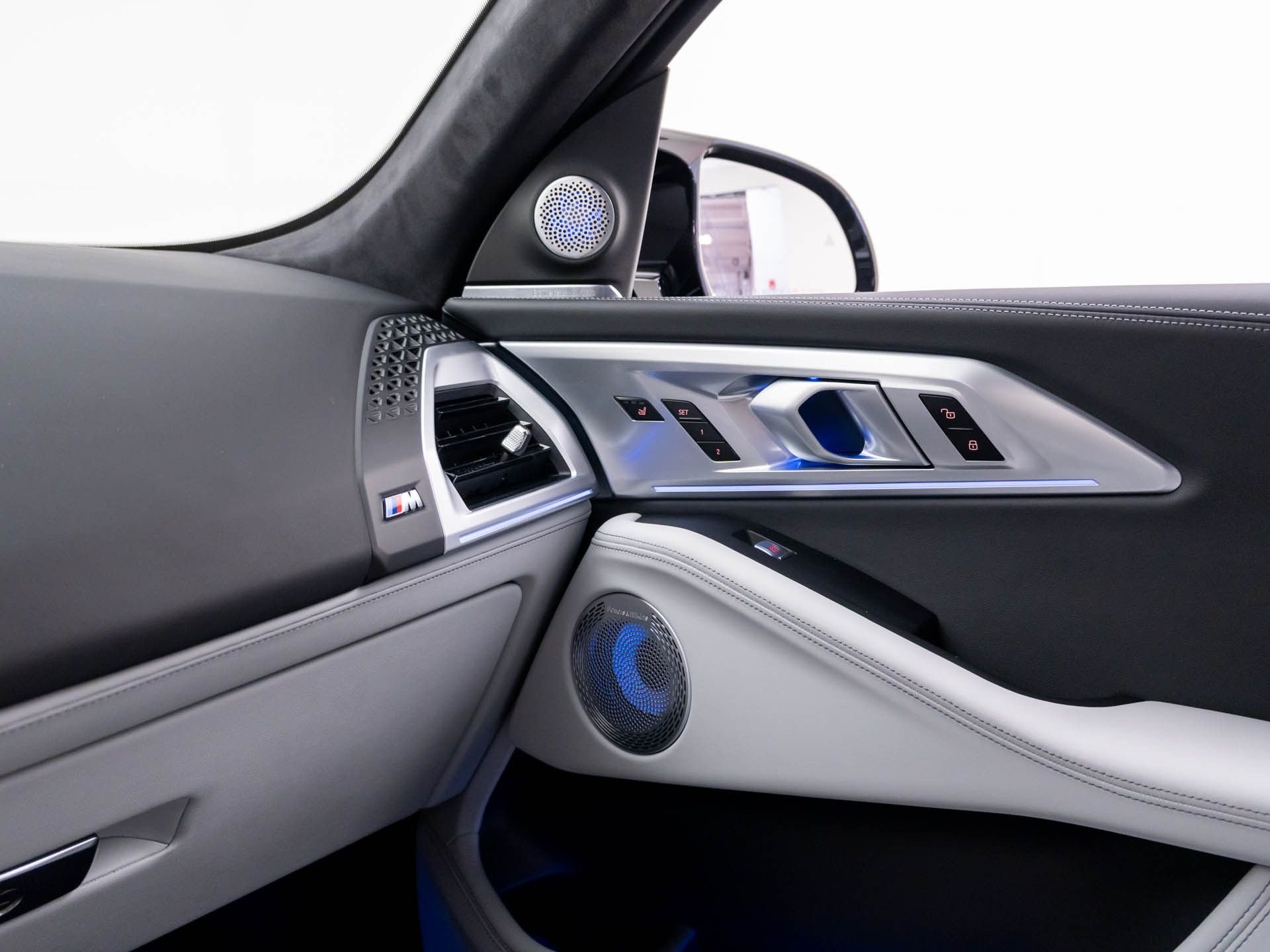 New 2026 Carbon Black Metallic BMW Label image 32