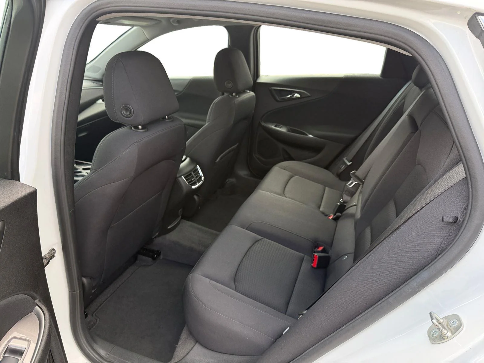 Used 2024 Summit White Chevrolet 1LT image 19