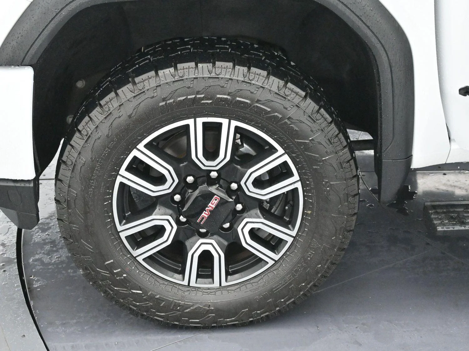 Used 2022 Summit White GMC AT4 image 37