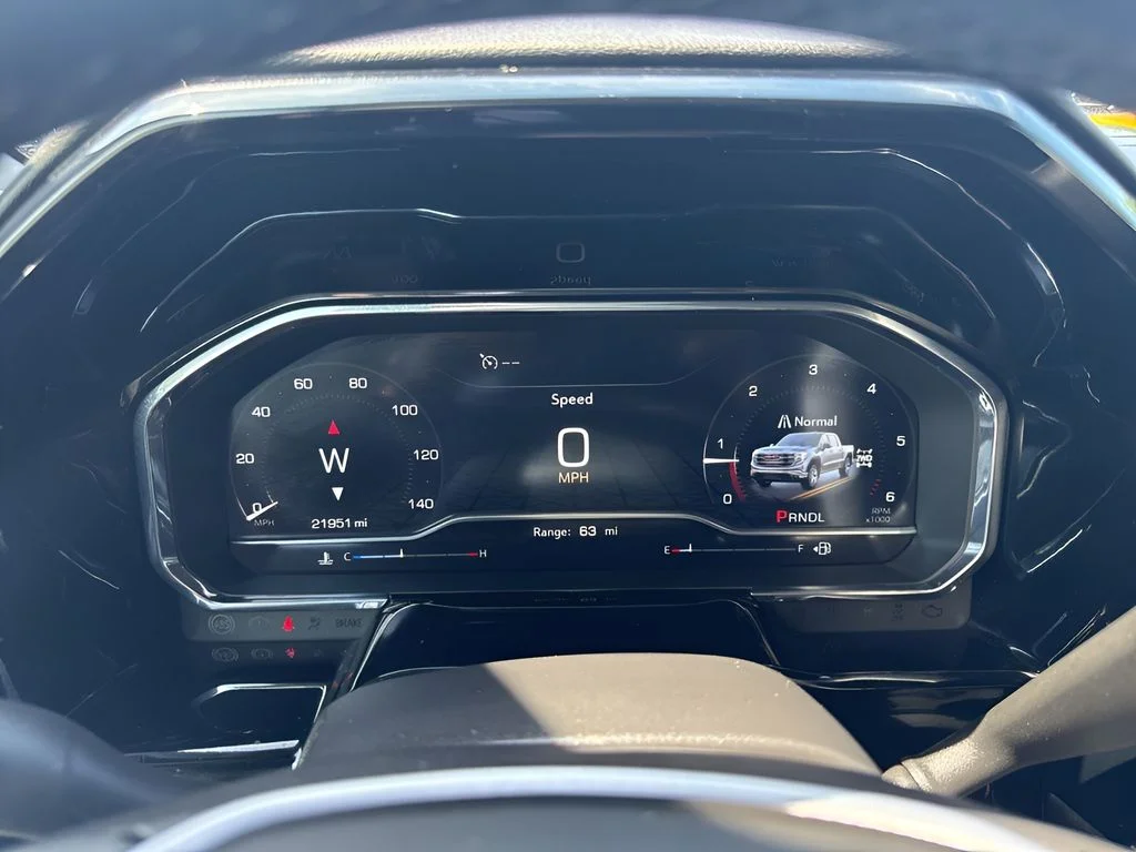 Used 2025 White GMC Elevation image 24