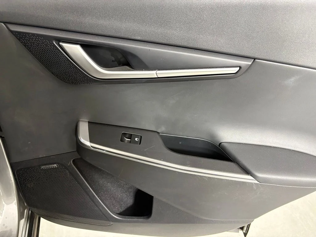 Used 2023 Gray Kia Wind image 15