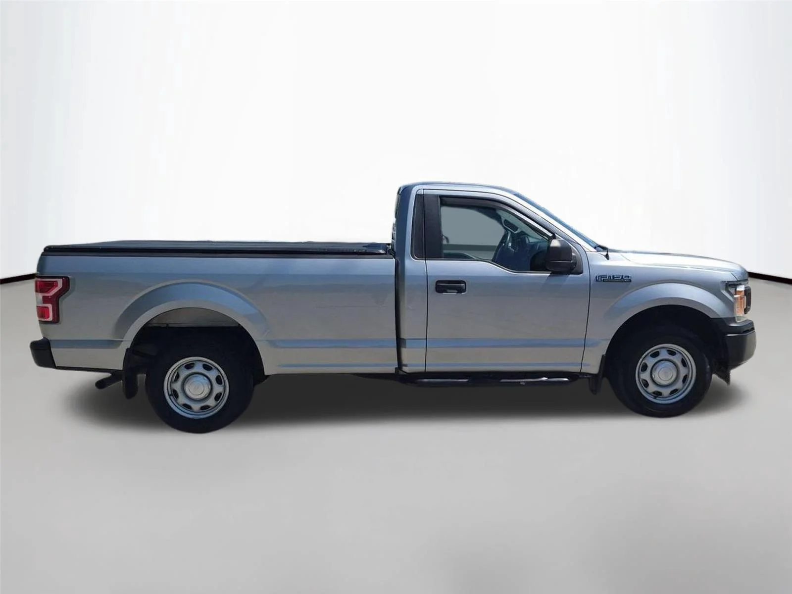 Used 2020  Ford XL image 6