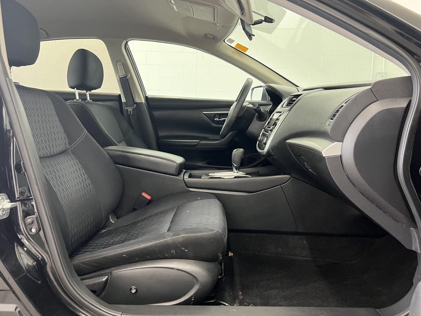 Used 2016 Super Black Nissan 2.5 S image 27