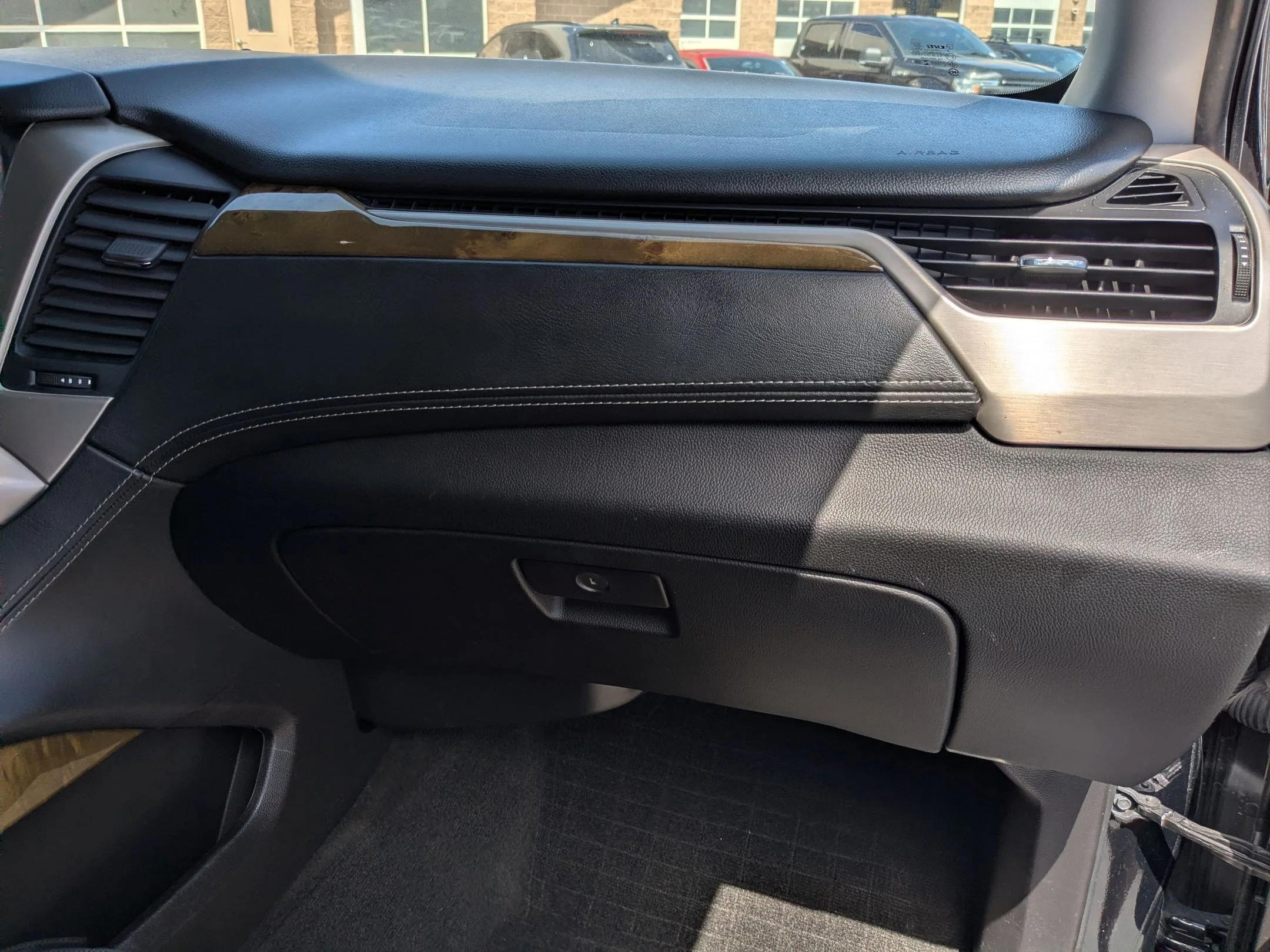 Used 2017 Onyx Black GMC Denali image 31