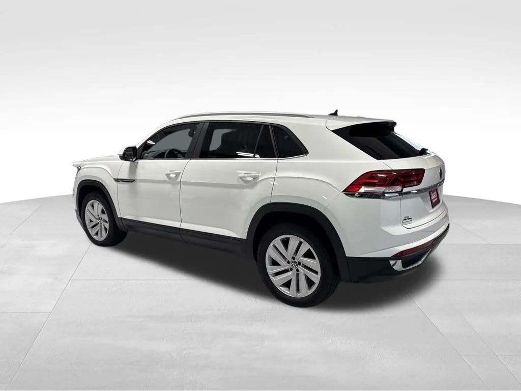 Used 2021 White Volkswagen 2.0T SE w/Technology image 4