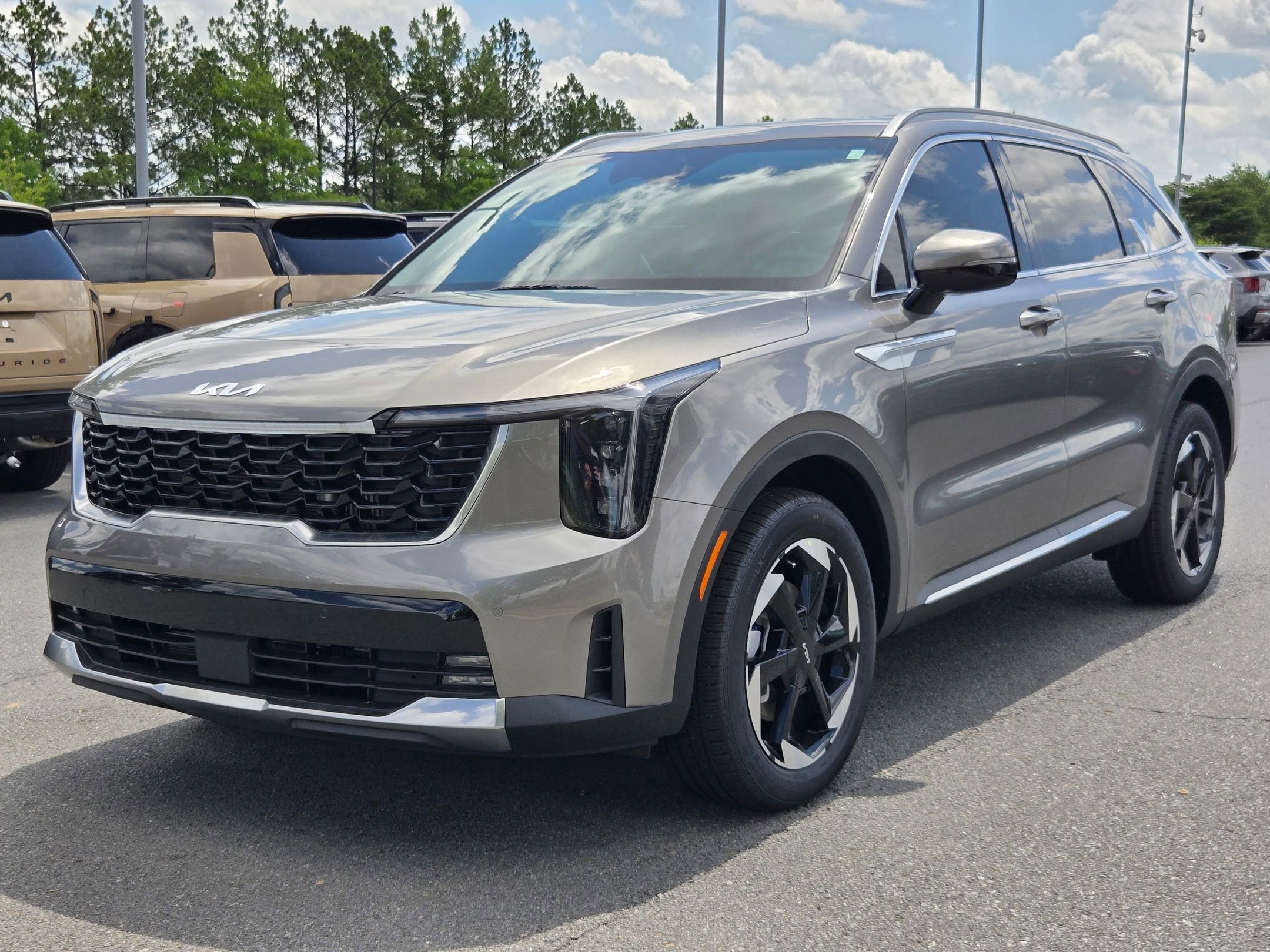 New 2026 Volcanic Sand Kia EX image 3