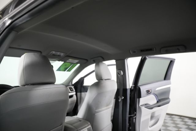 2019 Toyota Highlander LE - Photo 20