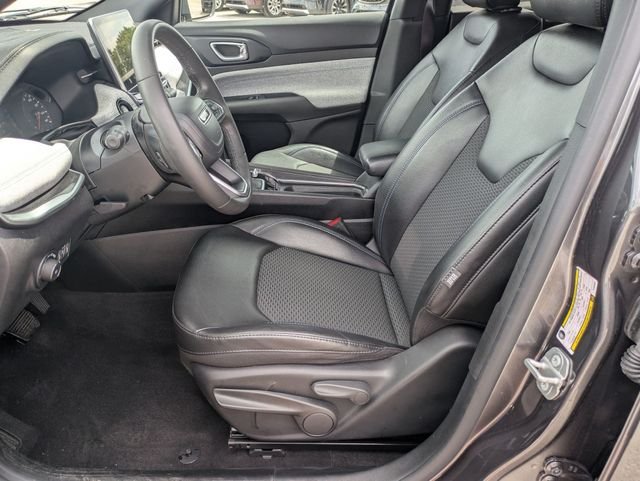 Used 2023 Gray Jeep Latitude image 13