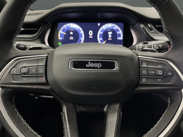 New 2026 Diamond Black Crystal Pearl-Coat Exterior Paint Jeep Altitude image 17