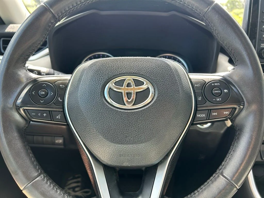 Certified Used 2019 Midnight Black Metallic Toyota XLE Premium image 23