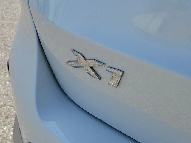 Used 2025  BMW xDrive28i image 6