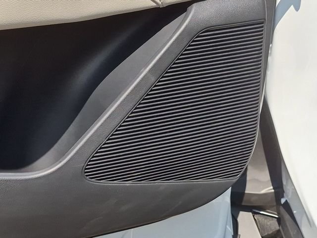 New 2026 White Nissan SL image 11
