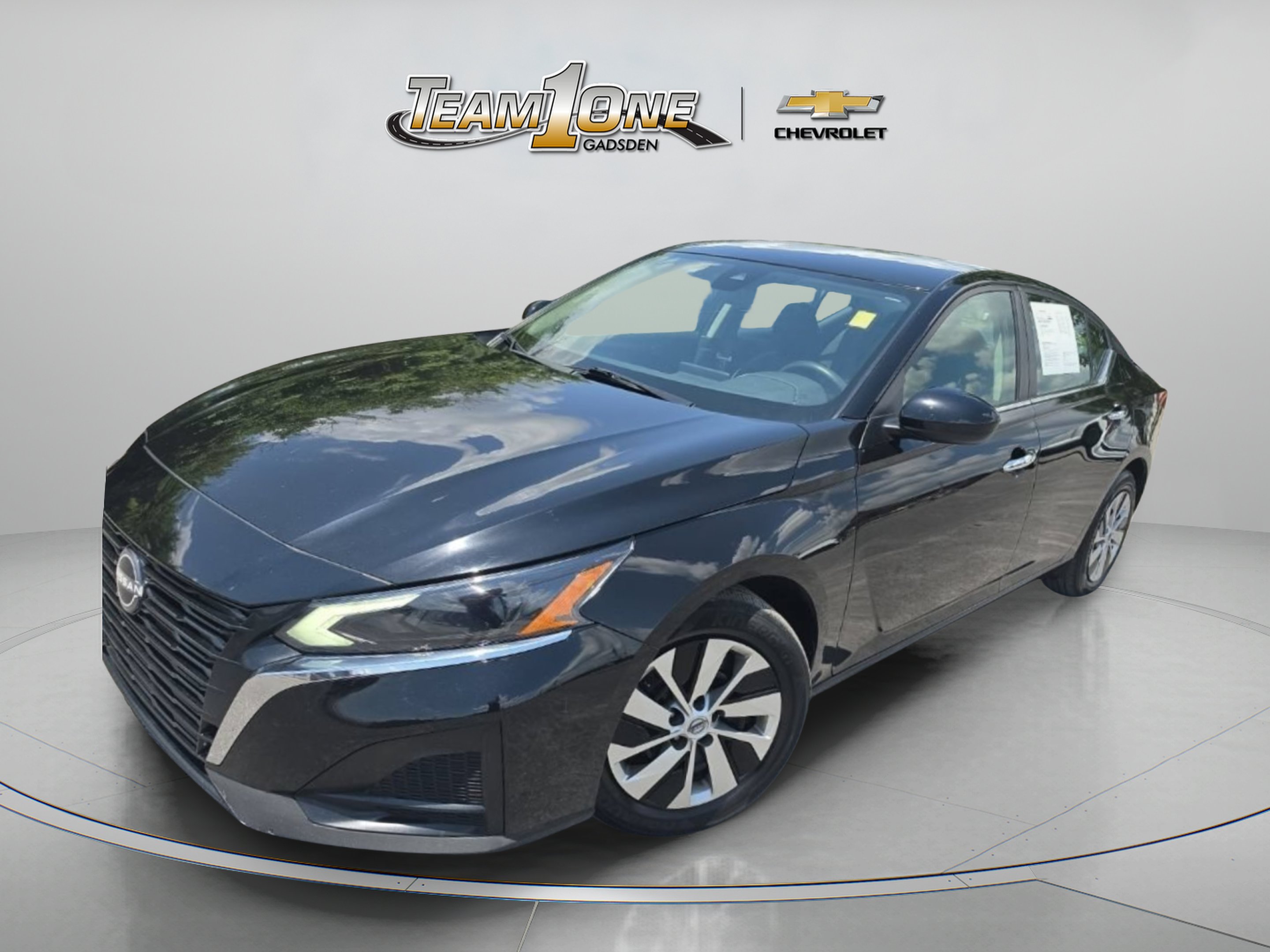 Used 2023 Black Nissan S FWD image 3