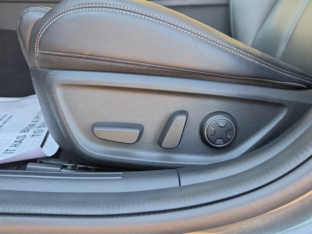 Used 2025 Gray Genesis 2.5T image 12