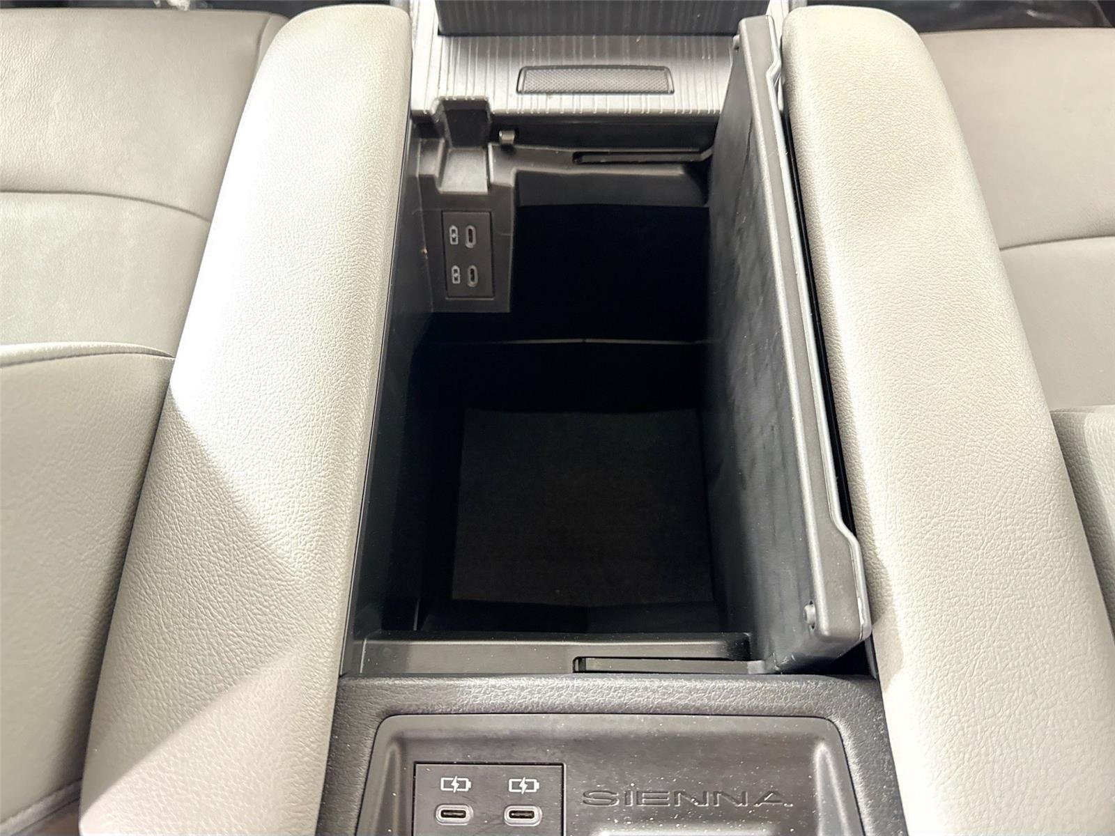 Used 2026 Wind Chill Pearl Toyota XLE 8-Passenger image 35