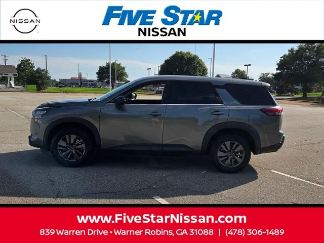 Used 2024 Gray Nissan S image 4