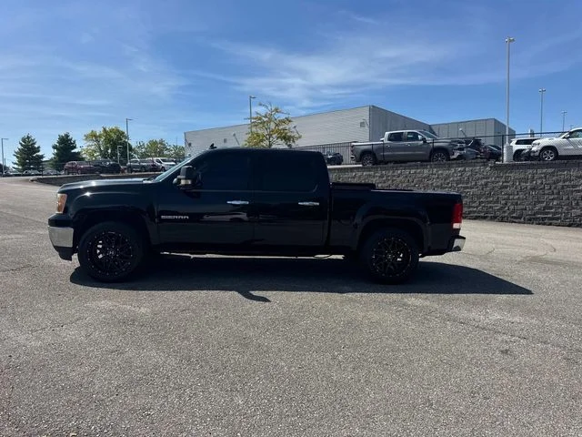 Used 2011 Black GMC SLE image 8