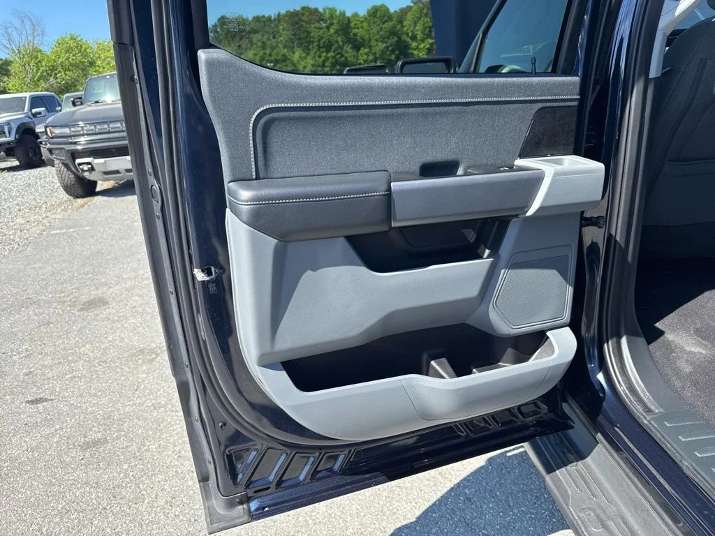 Used 2023 Blue Ford XLT image 27
