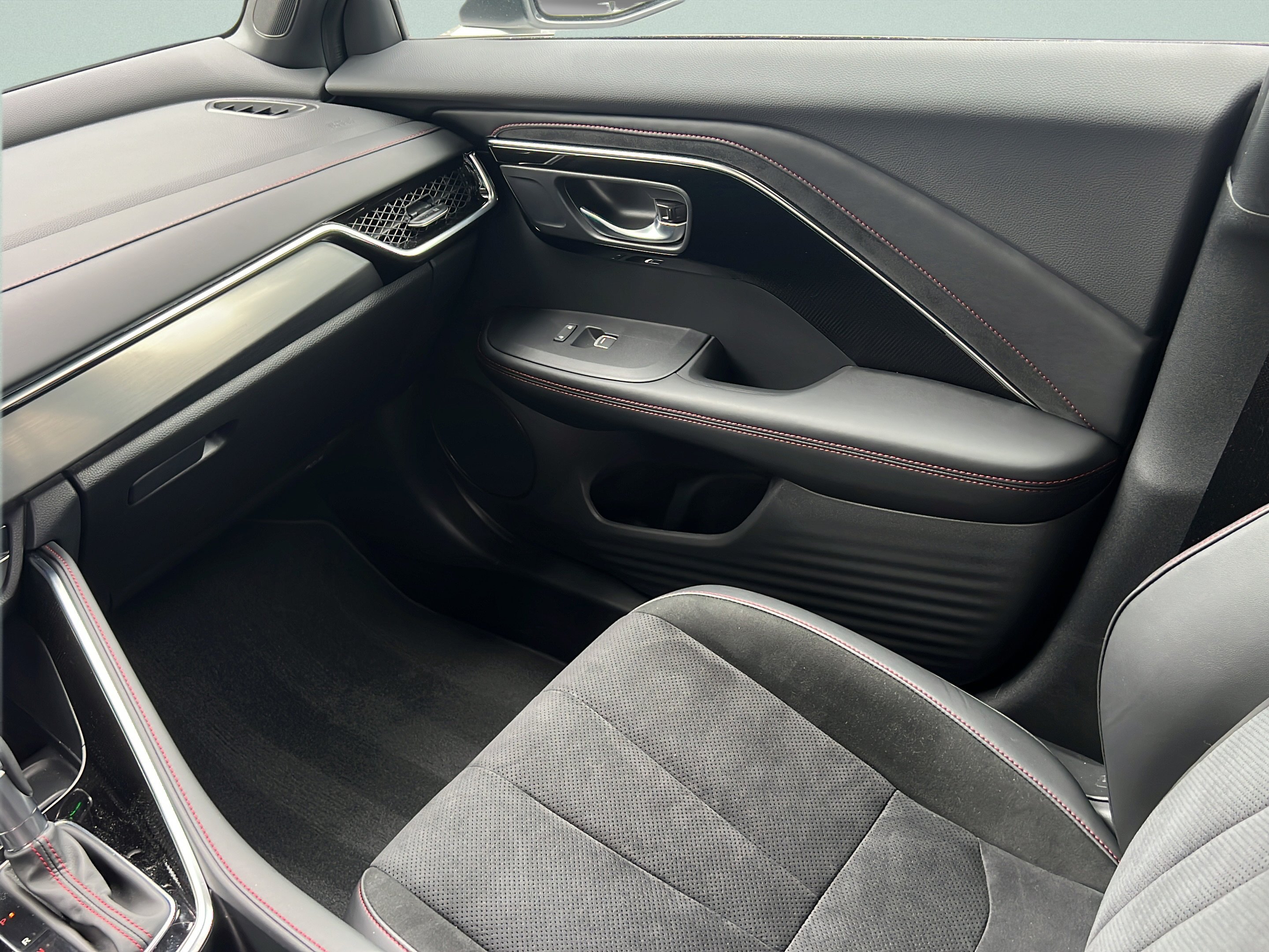 Used 2025 Platinum White Pearl Acura w/A-Spec Package image 16