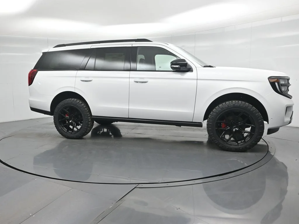 New 2025 Oxford White Ford Platinum image 24
