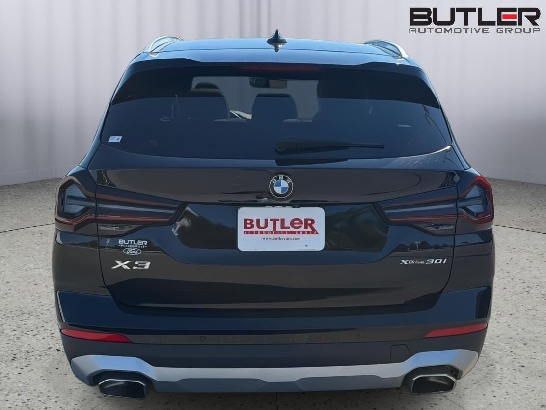 Used 2022 Jet Black BMW xDrive30i image 5