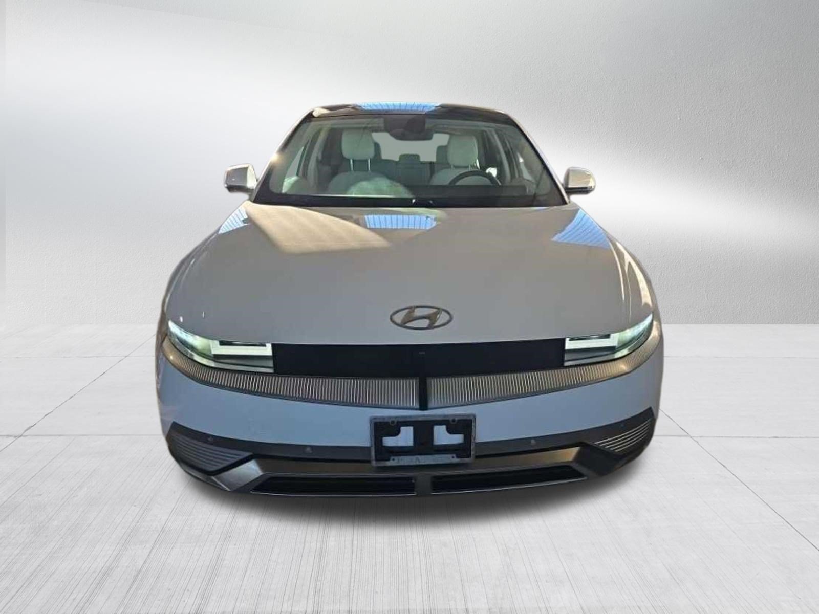 Certified Used 2024 Atlas White Hyundai Limited image 2