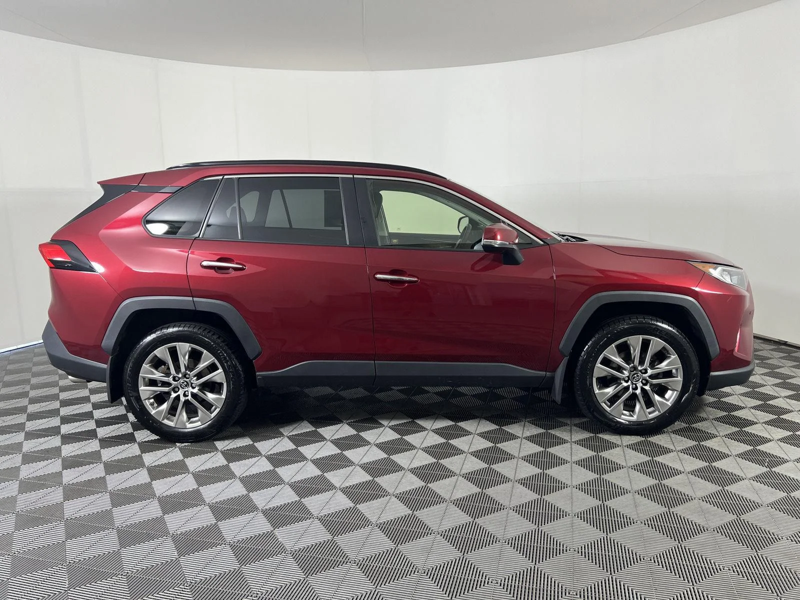 Used 2019  Toyota Limited image 25