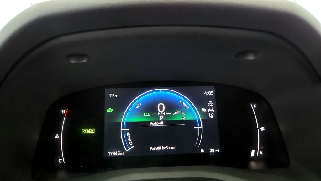Used 2025 White Toyota LE image 34