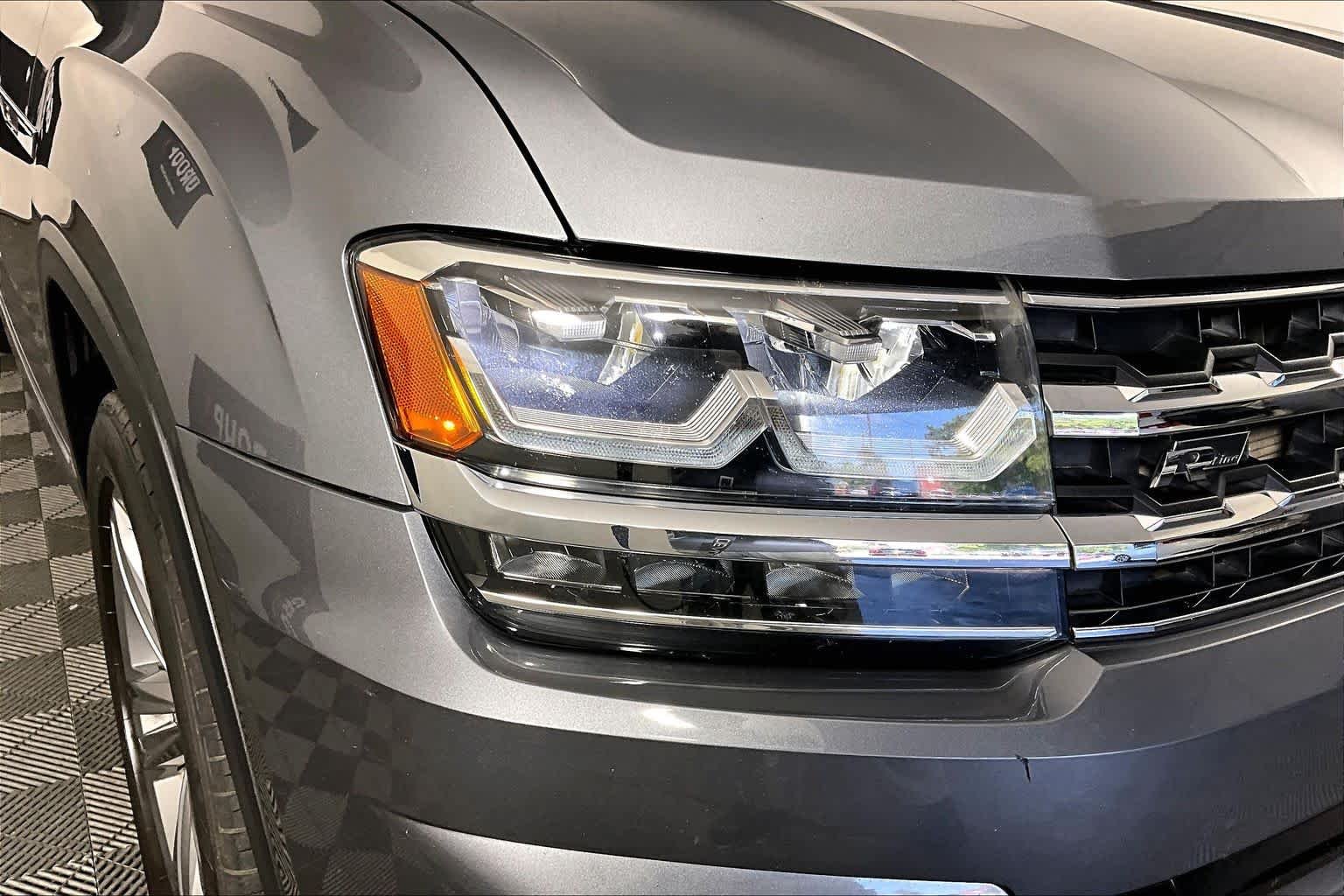 Used 2018 Platinum Gray Metallic Volkswagen 3.6L V6 SE w/Technology image 27