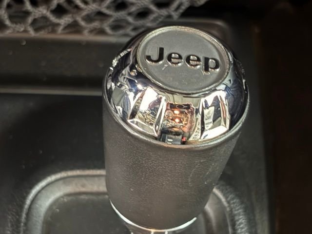 Used 2016 Gray Jeep Unlimited Sahara image 31