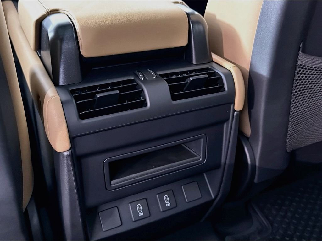 New 2026 Woolstone Green Land Rover X-Dynamic SE image 27