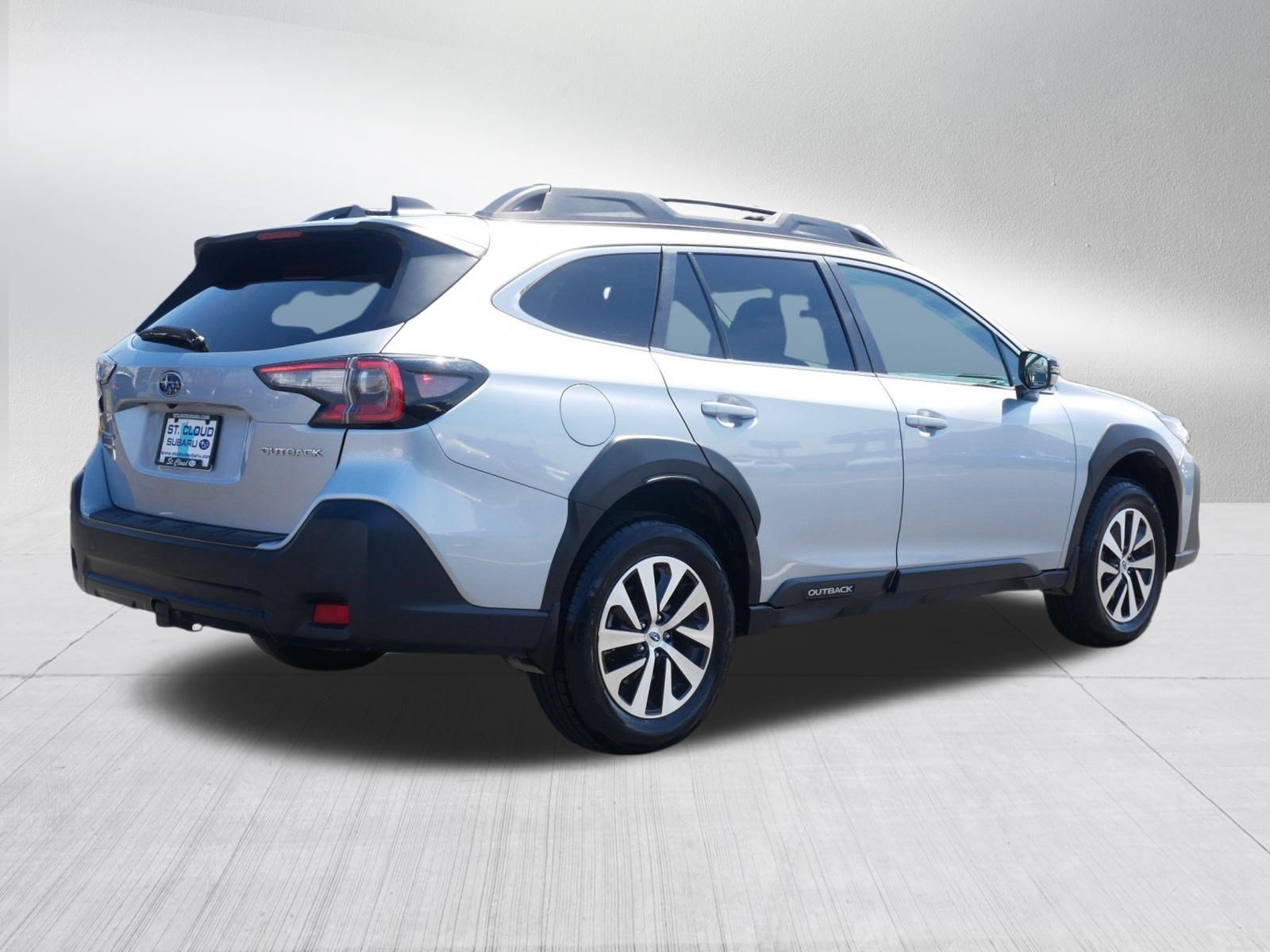 Used 2025 Ice Silver Metallic Subaru Premium image 7