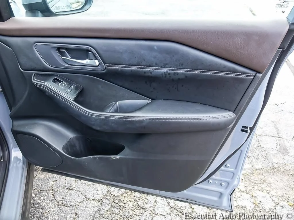 Used 2023 Gray Nissan SL FWD image 27