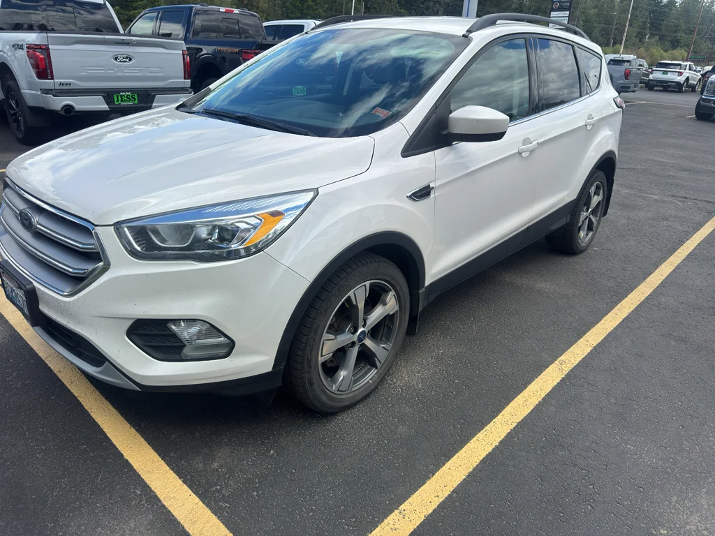Used 2017 White Platinum Tri-Coat Metallic Ford SE image 1