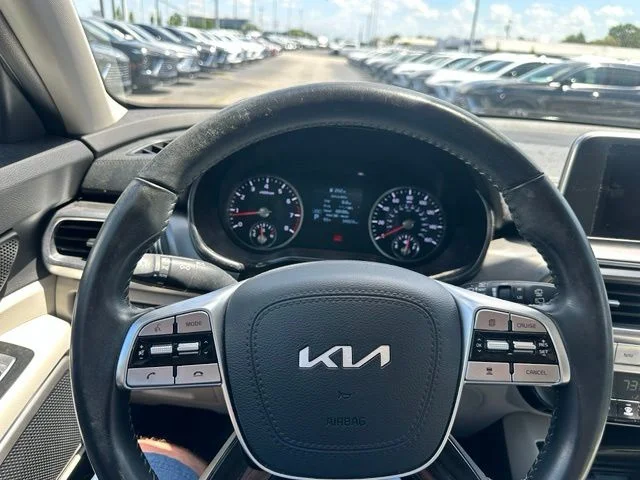 Used 2022 Green Kia S image 12