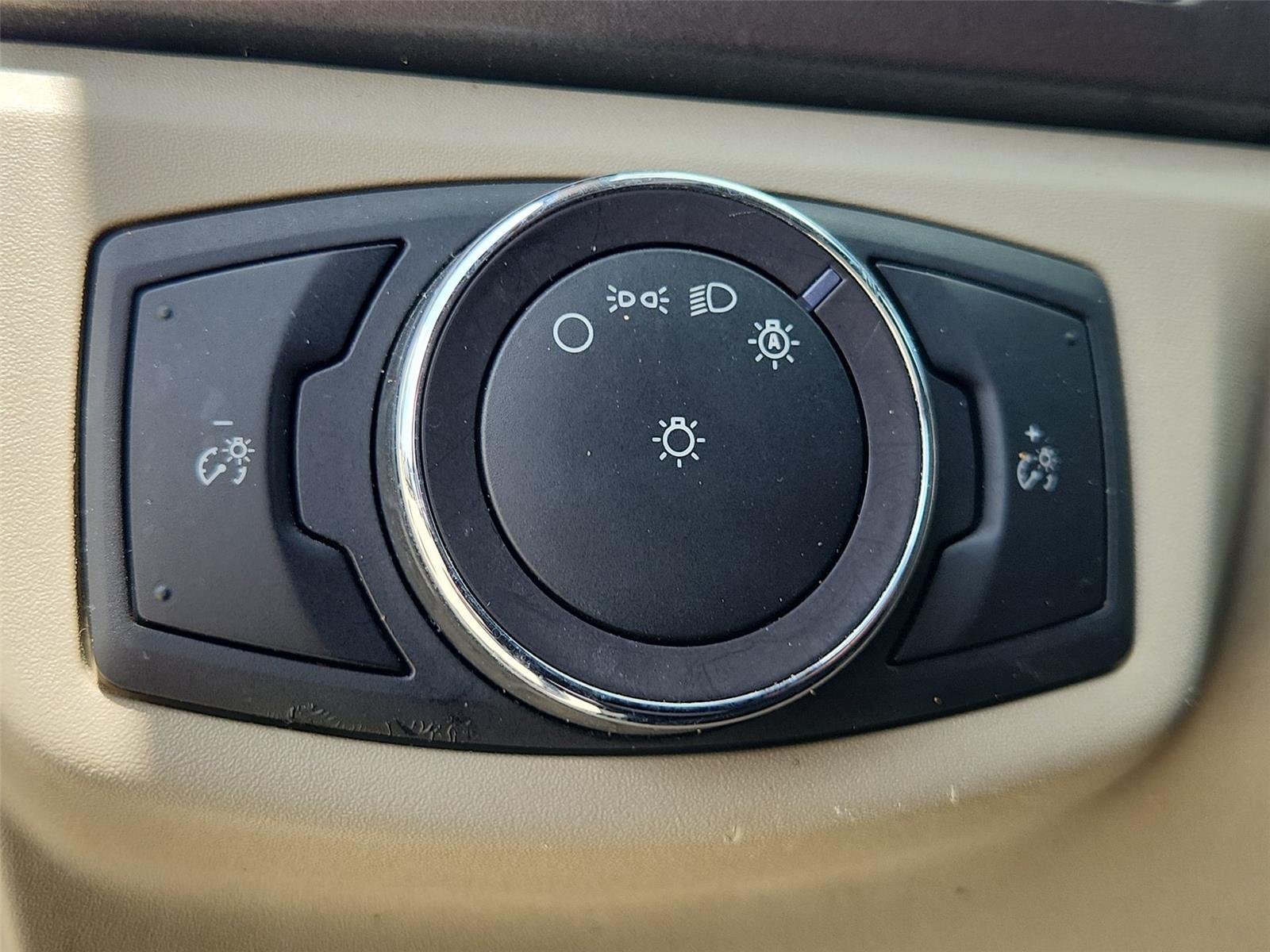 Used 2019 Black Ford SEL image 17