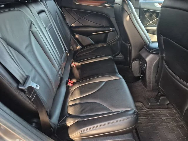 Used 2017 Silver Lincoln Reserve image 34