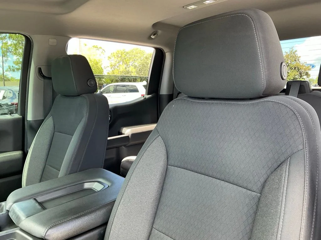 Used 2022 Silver Chevrolet Custom image 31