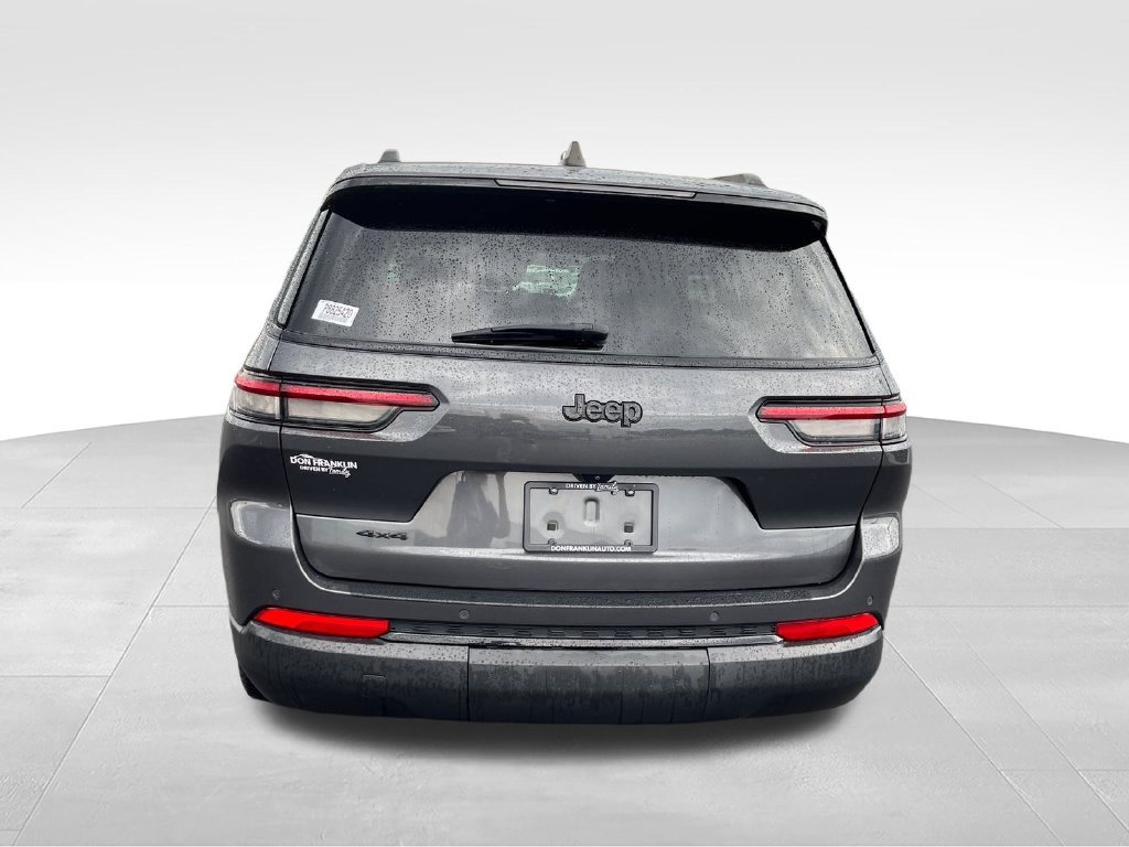 Used 2023 Gray Jeep Altitude image 4