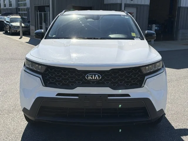 Used 2021 White Kia S image 16